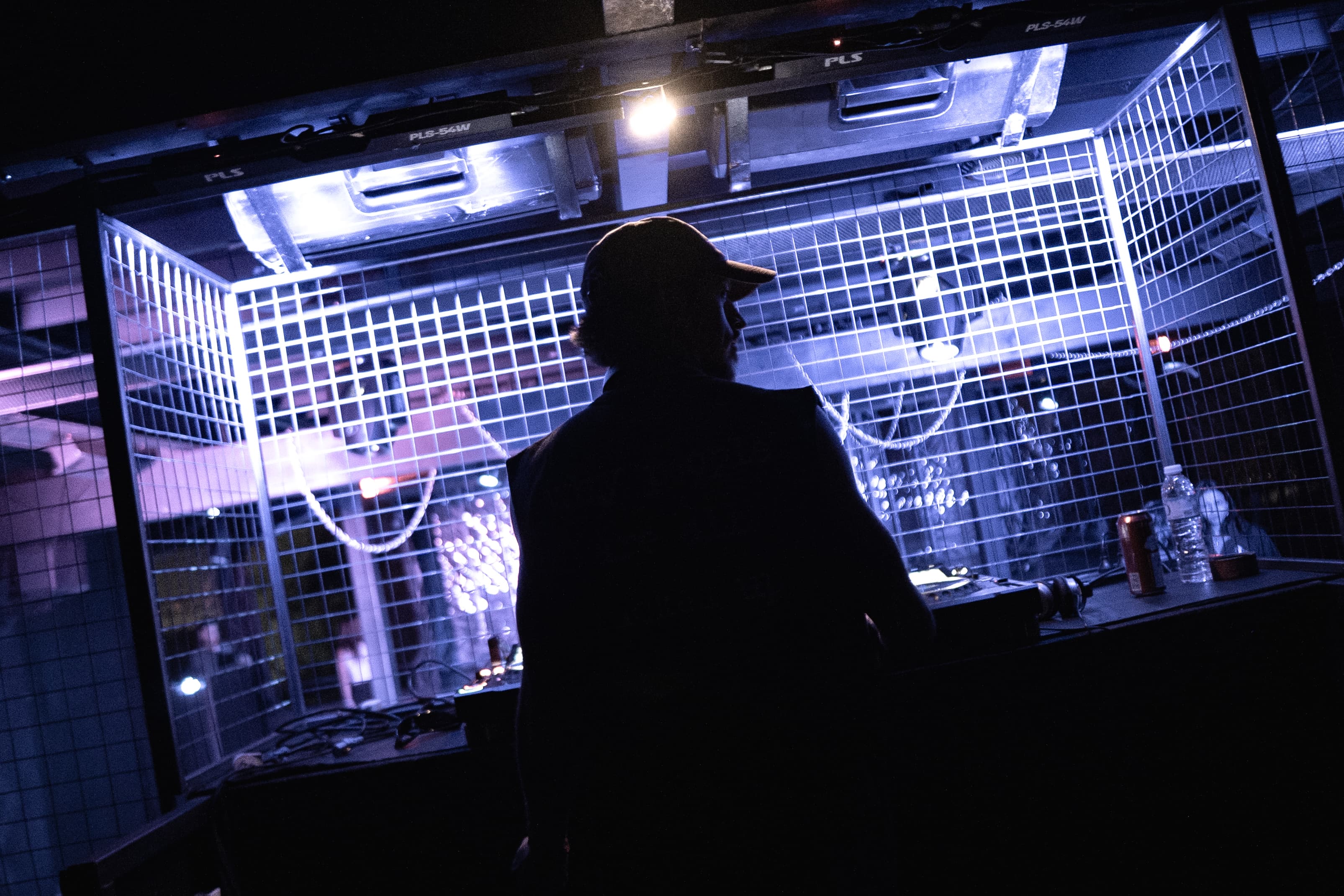 Frexy interactuando con la pista desde el escenario